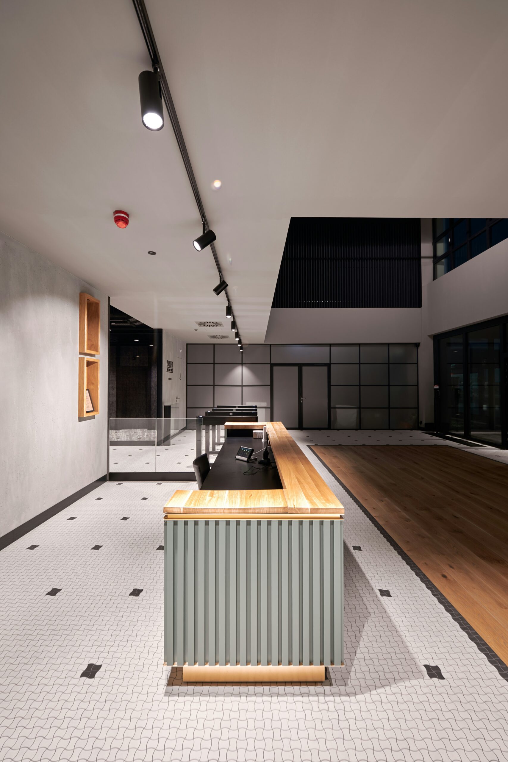 maciej-drazkiewicz-dcwUOoj0xeA-unsplash